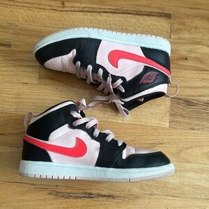Jordan Mid 1 Atmosphere Pink/Black Girls sz 2.5Y Great Condition